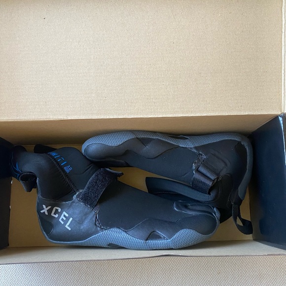 Black Xcel surf shoes woman’s size 6 - Picture 3 of 4